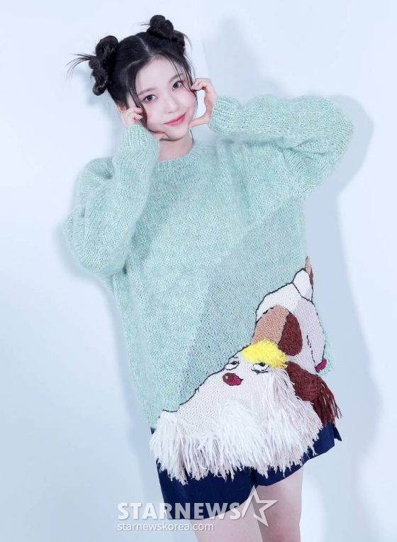걸그룹 엔믹스(NMIXX) 규진이 서울 종로구 스타뉴스 사옥에서 진행된 '2022 아시아 아티스트 어워즈 인 재팬'(2022 Asia Artist Awards In Japen, 이하 2022 AAA) 수상 인터뷰에 앞서 포즈를 취하고 있다. /사진=김창현 기자 chmt@