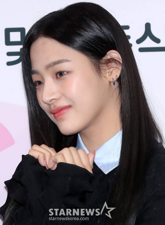 걸그룹 뉴진스 민지가 16일 오전 서울 중구 서울시청에서 진행된 '서울특별시 홍보대사 감사패 수여 및 위촉식'에 참석해 포즈를 취하고 있다. 2023.02.16 /사진=김창현 기자 chmt@