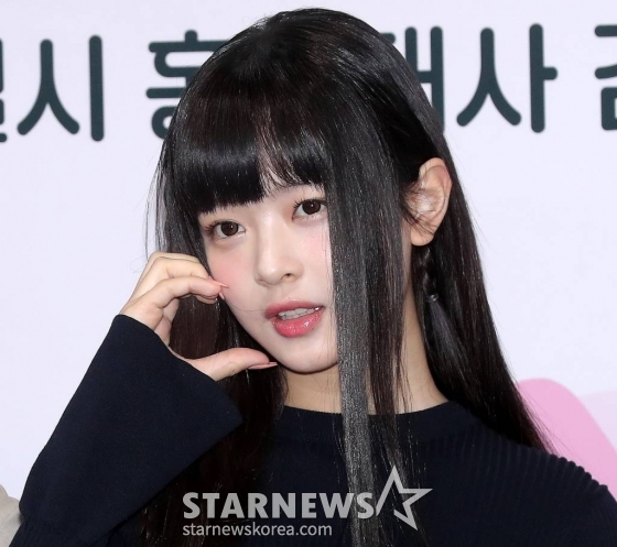 걸그룹 뉴진스 하니가 16일 오전 서울 중구 서울시청에서 진행된 '서울특별시 홍보대사 감사패 수여 및 위촉식'에 참석해 포즈를 취하고 있다. 2023.02.16 /사진=김창현 기자 chmt@