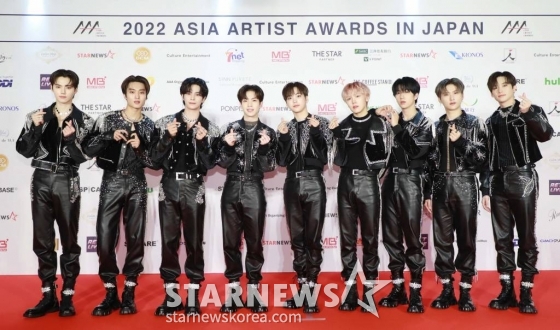 그룹 크래비티가 13일 오후 일본 나고야 니혼가이시홀에서 열린 스타뉴스-미디어보이 주최 '2022 Asia Artist Awards IN JAPAN'(2022 아시아 아티스트 어워즈, 이하 2022 AAA) 레드카펫 행사에 참석해 포즈를 취하고 있다.  스타뉴스와 미디어보이가 주최하고 Asia Artist Awards 조직위원회와 더스타파트너, 컬쳐 엔터테인먼트가 공동 주관하는 글로벌 NO.1 시상식 '2022 AAA'에는 올 한 해 동안 국내외에서 많은 사랑을 받은 가수, 배우들이 참석해 눈을 뗄 수 없는 화려한 글로벌 축제의 장을 펼친다. 2022.12.13 /사진=이동훈 기자 photoguy@