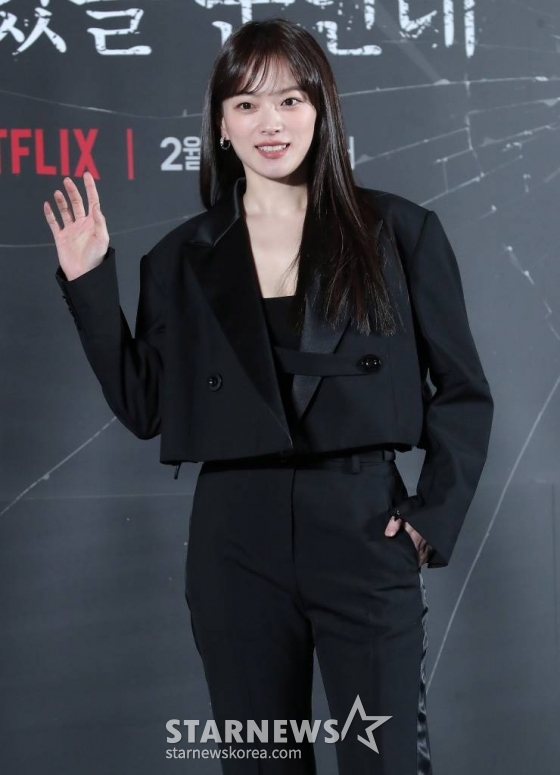 배우 천우희가 15일 오전 서울 광진구 롯데시대마 건대입구점에서 진행된 넷플리스 오리지널 영화 '스마트폰을 떨어뜨렸을 뿐인데' 제작발표회에 참석해 포즈를 취하고 있다. '스마트폰을 떨어뜨렸을 뿐인데'는 평범한 회사원이 자신의 모든 개인 정보가 담긴 스마트폰을 분실한 뒤 일상 전체를 위협받기 시작하며 벌어지는 현실 밀착 스릴러다. 오는 17일 공개. 2023.02.15 /사진=김창현 기자 chmt@