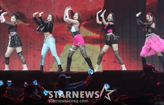 걸그룹 라필루스가 지난 13일 오후 일본 나고야 니혼가이시홀에서 열린 스타뉴스 주최 '2022 Asia Artist Awards IN JAPAN'(2022 아시아 아티스트 어워즈, 이하 2022 AAA)에서 멋진 무대를 선보이고 있다. 라필루스는 이날 AAA 포커스상을 수상했다. /2022.12.14 /사진=김창현 기자 chmt@