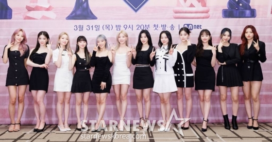 걸그룹 이달의 소녀가 30일 오전 온라인 생중계로 진행된 엠넷 새 예능 '퀸덤2' 제작발표회에 참석해 포즈를 취하고 있다. K팝 최고의 아이돌 6개 팀이 한날 한시에 싱글을 발매하고 컴백 경쟁에 돌입하는 서바이벌 프로그램 '퀸덤2'는 31일 첫 방송된다. /사진제공=엠넷 2022.03.30 /사진=이동훈 기자 photoguy@