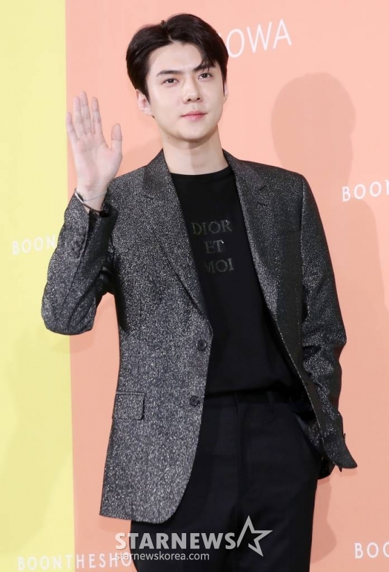그룹 엑소 세훈이 5일 오후 서울 강남구 분더샵에서 진행된 브랜드 '리모와' 포토월에 참석해 포즈를 취하고 있다. /사진=김휘선 기자 hwijpg@