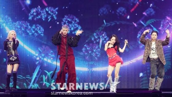 혼성그룹 카드가 2022 Asia Artist Awards IN JAPAN'(2022 아시아 아티스트 어워즈, 이하 2022 AAA)에서 멋진 무대를 선보이고 있다. /사진=김창현 기자 chmt@