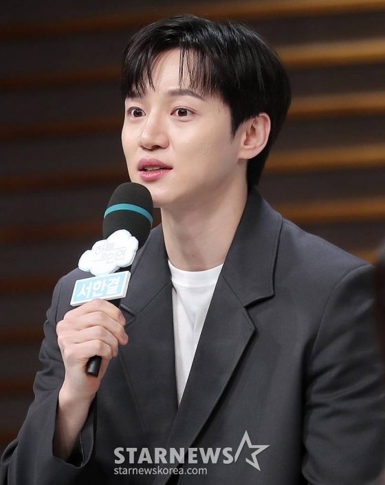 배우 서한결이 13일 오전 서울 마포구 상암동 MBC 사옥에서 진행된 일일드라마 '하늘의 인연' 제작발표회에 참석해 인사말을 하고 있다.  '하늘의 인연'은 아버지의 그릇된 욕망이 만들어낸 비극으로 원수가 돼버린 부녀가 마침내 천륜의 사랑을 깨닫는 이야기를 그린다. 오는 17일 첫 방송. 2023.04.13 /사진=김창현 기자 chmt@