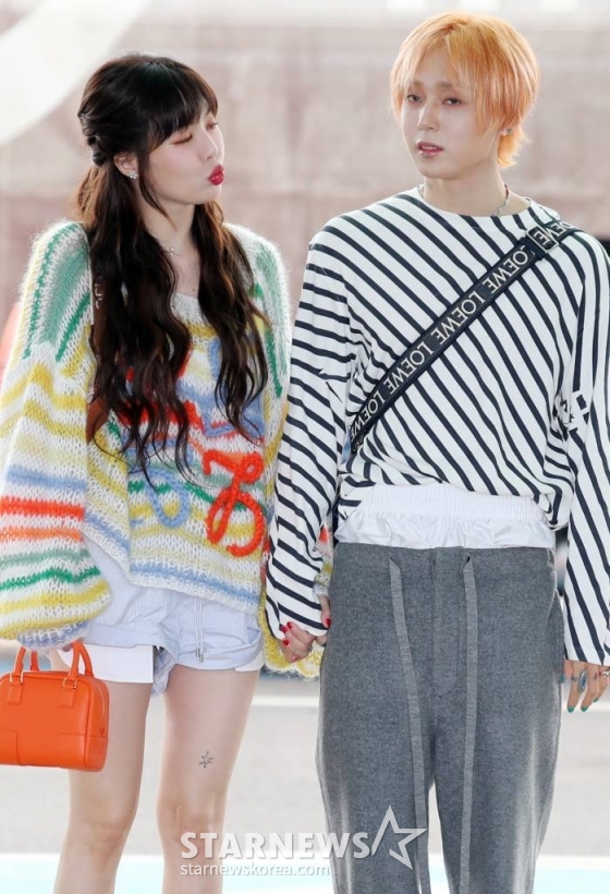 가수 현아(HyunA)와 던(DAWN)이 프랑스 파리 패션위크 참석 차 20일 오전 인천국제공항을 통해 출국하고 있다. 2022.06.20 /사진=임성균 기자 tjdrbs23@
