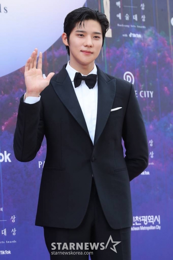 배우 문상민이 28일 오후 인천 중구 파라다이스시티에서 진행된 '제59회 백상예술대상' 레드카펫 행사에 참석해 포즈를 취하고 있다. '백상예술대상'은 지난 1년간 TV·영화·연극 분야에서 활약한 대중문화 예술계 종사자들이 총출동해 축제를 즐기고 서로를 격려한다. 2023.04.28 /사진=김창현 기자 chmt@