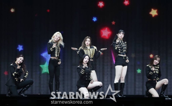 걸그룹 LIGHTSUM(라잇썸)이 2022년 12월 13일 오후 일본 나고야 니혼가이시홀에서 열린 스타뉴스-미디어보이 주최 '2022 Asia Artist Awards IN JAPAN'(2022 아시아 아티스트 어워즈, 이하 2022 AAA)에서 멋진 무대를 선보이고 있다. 2022.12.13 /사진=김창현 기자 chmt@