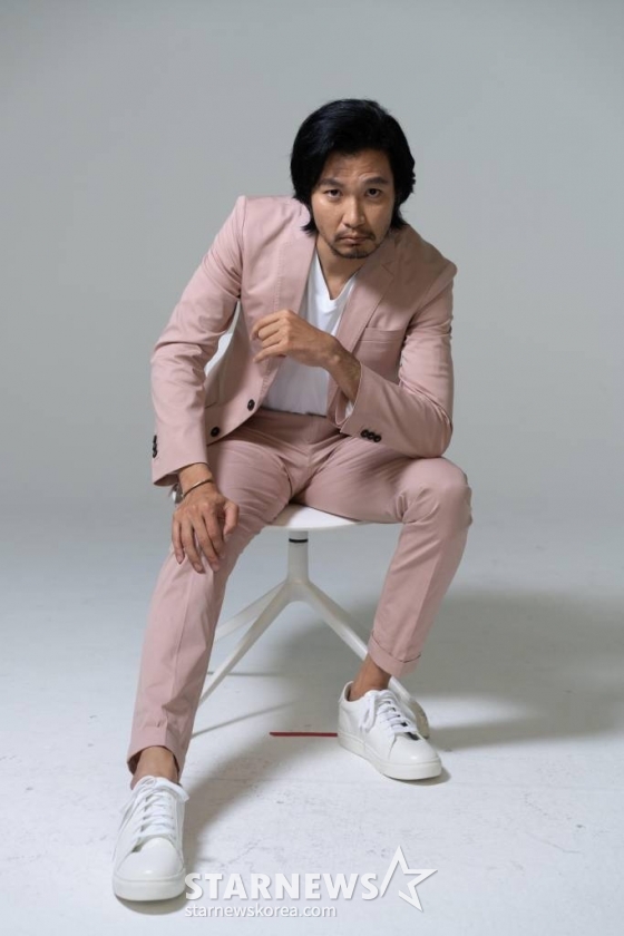 영화 '범죄도시3'(감독 이상용)의 배우 아오키 무네타카가 23일 오후 진행된 인터뷰를 위해 포즈를 취하고 있다. /사진제공=에이비오 엔터테인먼트 /사진=이동훈 기자 photoguy@