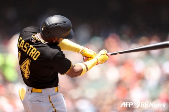 로돌포 카스트로가 1일(한국시간) 샌프란시스코 원정 경기에서 1타점 적시타를 때리고 있다./AFPBBNews=뉴스1
