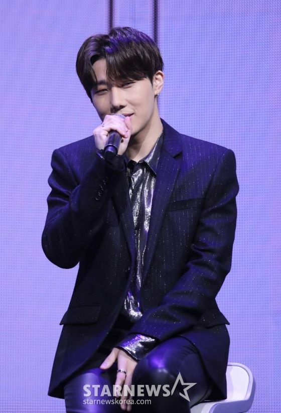 인피니트 김성규가 14일 오후 온라인 생중계로 진행된 세 번째 미니앨범 'INSIDE ME' 발매 쇼케이스에서 대화를 하고 있다. /사진제공=울림엔터테인먼트 /사진=이동훈 기자 photoguy@