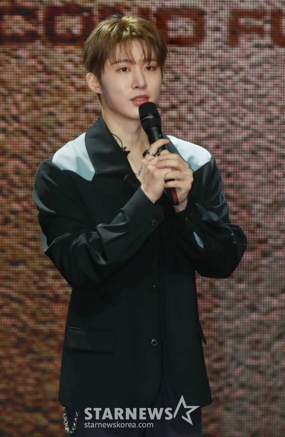 가수 비아이(B.I)가 1일 오후 서울 마포구 메세나폴리스에서 진행된 새 정규 앨범 '투 다이 포'(TO DIE FOR) 발매기념 쇼케이스에서 인사말을 하고 있다. 이번 앨범에는 더블 타이틀곡 '겁도없이'(Dare to Love), 'Die for love'(다이 포 러브)를 비롯해 'To Die'(투 다이), '해일'(Wave), '망가진 장난감의 섬'(The Island of Misfit Toys)', '개가트닌생'(Beautiful Life), '구르믄' (Cloud Thought), 'TRUTH', 'MICHELANGELO 등 총 9곡의 신곡과, 2021년 11월 발매된 하프 앨범에 담긴 6곡 등 총 15곡이 수록됐다. /2023.06.01 /사진=이동훈 기자 photoguy@