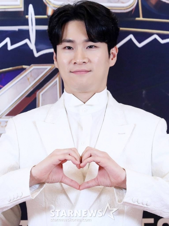 JTBC '팬텀싱어4' 결승 진출한 리베란테 김지훈이 2일 오후 서울 동대문구 경희대학교 평화의 전당에서 진행된 포토콜 행사에 참석해 포즈를 취하고 있다. 2023.06.02 /사진=김창현 기자 chmt@