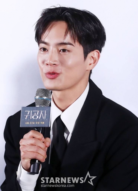 배우 강태주가 8일 오후 서울 강남구 삼성동 코엑스 메가박스에서 진행된 영화 '귀공자' 언론시사회에 참석해 인사말을 하고 있다. '귀공자'는 필리핀 불법 경기장을 전전하는 복싱 선수 '마르코' 앞에 정체불명의 남자 '귀공자'를 비롯한 각기 다른 목적을 지닌 세력들이 나타나 광기의 추격을 펼치는 이야기. 오는 21일 개봉. 2023.06.08 /사진=김창현 기자 chmt@