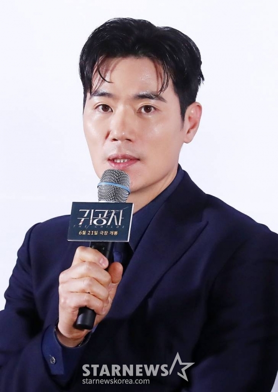 배우 김강우가 8일 오후 서울 강남구 삼성동 코엑스 메가박스에서 진행된 영화 '귀공자' 언론시사회에 참석해 인사말을 하고 있다. '귀공자'는 필리핀 불법 경기장을 전전하는 복싱 선수 '마르코' 앞에 정체불명의 남자 '귀공자'를 비롯한 각기 다른 목적을 지닌 세력들이 나타나 광기의 추격을 펼치는 이야기. 오는 21일 개봉. 2023.06.08 /사진=김창현 기자 chmt@