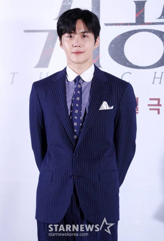 배우 김선호가 8일 오후 서울 강남구 삼성동 코엑스 메가박스에서 진행된 영화 '귀공자' 언론시사회에 참석해 포즈를 취하고 있다. '귀공자'는 필리핀 불법 경기장을 전전하는 복싱 선수 '마르코' 앞에 정체불명의 남자 '귀공자'를 비롯한 각기 다른 목적을 지닌 세력들이 나타나 광기의 추격을 펼치는 이야기. 오는 21일 개봉. 2023.06.08 /사진=김창현 기자 chmt@
