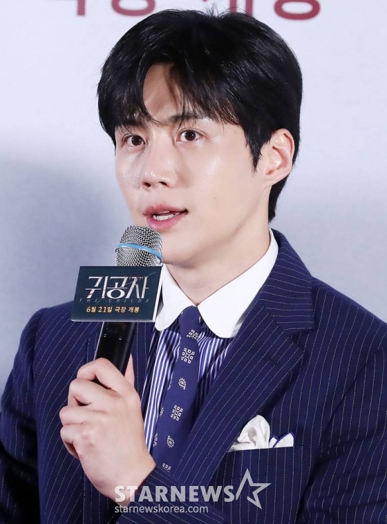배우 김선호가 8일 오후 서울 강남구 삼성동 코엑스 메가박스에서 진행된 영화 '귀공자' 언론시사회에 참석해 인사말을 하고 있다. '귀공자'는 필리핀 불법 경기장을 전전하는 복싱 선수 '마르코' 앞에 정체불명의 남자 '귀공자'를 비롯한 각기 다른 목적을 지닌 세력들이 나타나 광기의 추격을 펼치는 이야기. 오는 21일 개봉. 2023.06.08 /사진=김창현 기자 chmt@