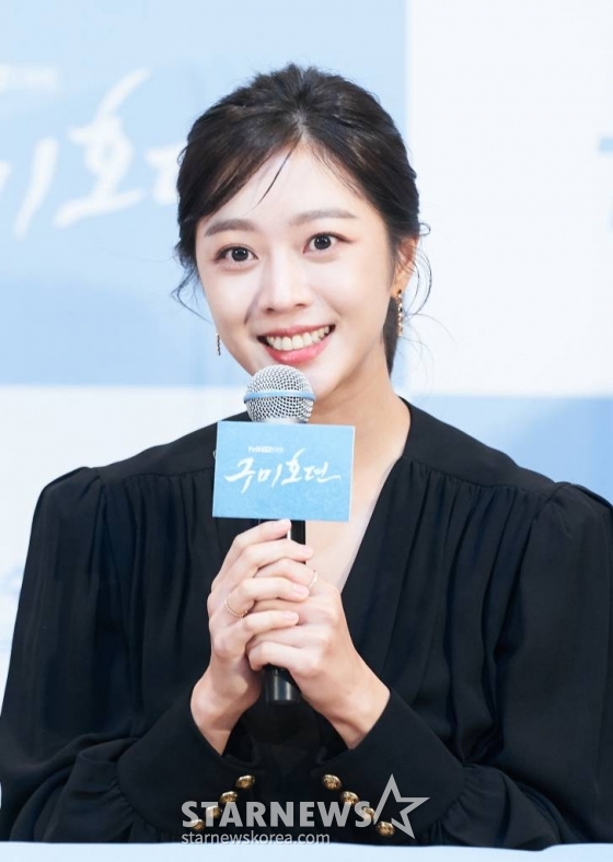 배우 조보아가 7일 오후 온라인 생중계로 진행된 tvN 새 수목드라마 '구미호뎐' 제작발표회에서 질문에 답하고 있다. /사진제공=tvN /사진=이동훈 기자 photoguy@