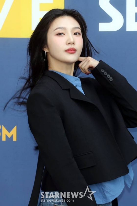 그룹 레드벨벳 조이가 12일 오후 서울 양천구 목동 SBS에서 진행되는 '동물농장' 녹화를 위해 도착하고 있다. 2023.04.12 /사진=임성균 기자 tjdrbs23@