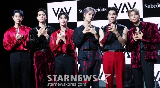 그룹 VAV(브이에이브이)가 12일 오후 서울 강남구 청담동 일지아트홀에서 진행된 미니 7집 'Subconscious'(서브칸셔스) 발매 기념 쇼케이스에 참석해 포즈를 취하고 있다. VAV 이번 앨범에는 타이틀곡 'Designer'(디자이너)를 포함해 'Call U Mine'(콜 유 마인), 'By My Side'(바이 마이 사이드), 'Reason'(리즌), '보고싶어서' 총 5곡이 수록됐다. 2023.06.12 /사진=김창현 기자 chmt@