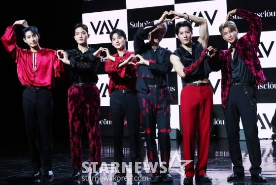 그룹 VAV(브이에이브이)가 12일 오후 서울 강남구 청담동 일지아트홀에서 진행된 미니 7집 'Subconscious'(서브칸셔스) 발매 기념 쇼케이스에 참석해 포즈를 취하고 있다. VAV 이번 앨범에는 타이틀곡 'Designer'(디자이너)를 포함해 'Call U Mine'(콜 유 마인), 'By My Side'(바이 마이 사이드), 'Reason'(리즌), '보고싶어서' 총 5곡이 수록됐다. 2023.06.12 /사진=김창현 기자 chmt@