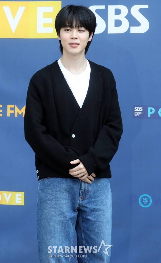 그룹 방탄소년단 지민이 31일 오전 서울 목동 SBS에서 진행되는 라디오 '최화정의 파워타임' 출연을 위해 도착하고 있다. 2023.03.31 /사진=임성균 기자 tjdrbs23@