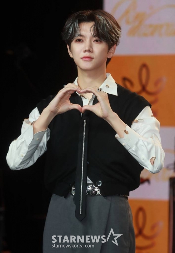 그룹 뉴이스트 출신 가수 렌이 13일 오전 서울 강남구 일지아트홀에서 진행된 첫 번째 솔로 미니 앨범 '랑데부'(Ren'dezvous) 발매기념 쇼케이스에서 포즈를 취하고 있다. 이번 앨범에는 타이틀곡 '레디 투 무브'(Ready to Move)를 비롯해 '오토필'(Autofill), '이매진 모어'(Imagine More), '럴러바이'(Lullaby), '마이 스토리'(My Story) 등 5곡이 수록됐다. /2023.06.13 /사진=이동훈 기자 photoguy@