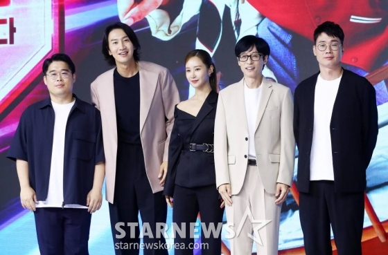 김동진 PD, 배우 이광수, 소녀시대 유리, 방송인 유재석, 조효진 PD가 13일 오전 서울 종로구 JW메리어트 동대문스퀘어서울에서 진행된 디즈니+의 오리지널 예능 '더 존: 버텨야 산다 시즌 2' 제작발표회에 참석했다. 2023.06.13 /사진=김창현 기자 chmt@