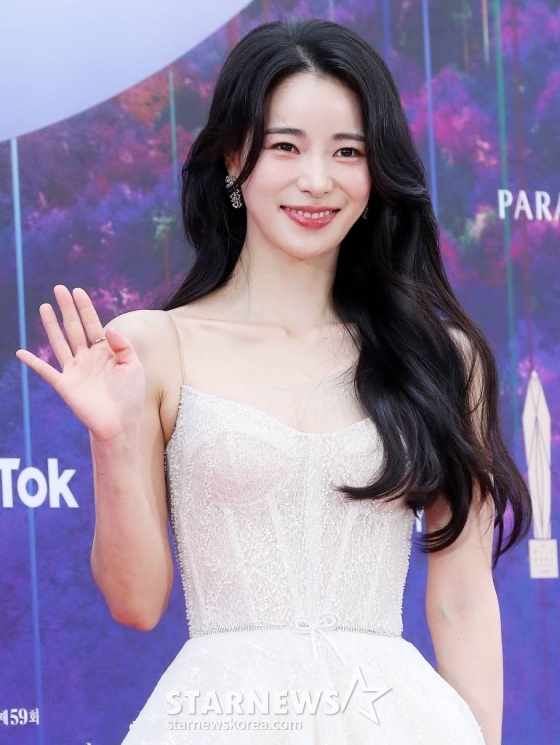 배우 임지연이 28일 오후 인천 중구 파라다이스시티에서 진행된 '제59회 백상예술대상' 레드카펫 행사에 참석해 포즈를 취하고 있다. '백상예술대상'은 지난 1년간 TV·영화·연극 분야에서 활약한 대중문화 예술계 종사자들이 총출동해 축제를 즐기고 서로를 격려하는 자리다. 2023.04.28 /사진=김창현 기자 chmt@