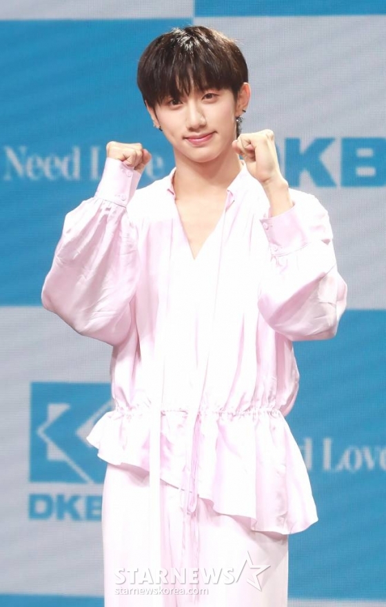 그룹 다크비(DKB) 해리준이 14일 오후 서울 마포구 신한play스퀘어 라이브홀에서 진행된 여섯 번째 미니앨범 '아이 닛 럽'(I Need Love) 발매 기념 쇼케이스에서 포즈를 취하고 있다. /2023.06.14 /사진=이동훈 기자 photoguy@