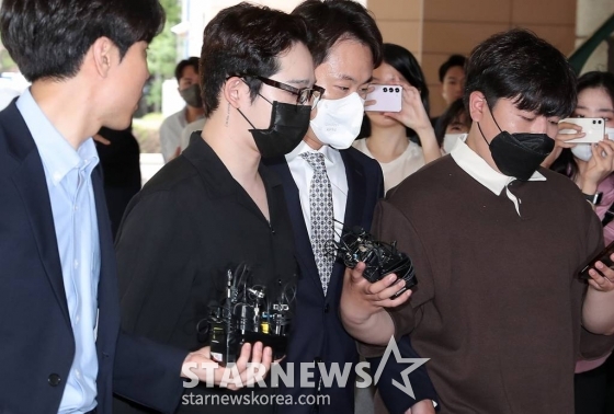 마약류관리에관한법률 위반 등 혐의로 구속영장이 청구된 사우스클럽 남태현이 18일 오전 서울 마포구 서부지방법원에서 진행된 구속전피의자심문(영장실질심사)에 출석하고 있다. 2023.05.18 /사진=김창현 기자 chmt@