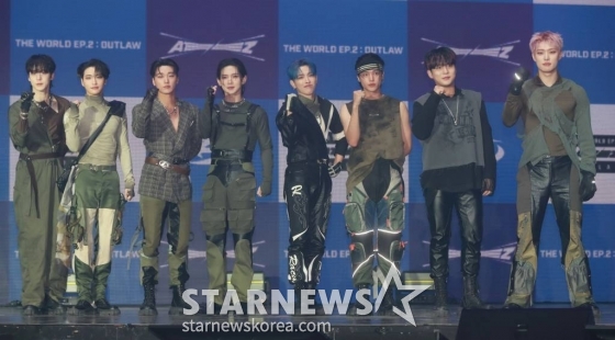 그룹 에이티즈(ATEEZ)가 15일 오후 서울 강서구 KBS 아레나에서 진행된 미니 9집 '더 월드 에피소드 2 : 아웃로우'(THE WORLD EP.2 : OUTLAW) 발매기념 쇼케이스에서 포즈를 취하고 있다. /2023.06.15 /사진=이동훈 기자 photoguy@