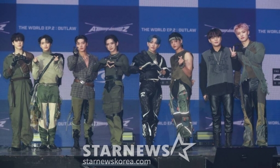 그룹 에이티즈(ATEEZ)가 15일 오후 서울 강서구 KBS 아레나에서 진행된 미니 9집 '더 월드 에피소드 2 : 아웃로우'(THE WORLD EP.2 : OUTLAW) 발매기념 쇼케이스에서 포즈를 취하고 있다. /2023.06.15 /사진=이동훈 기자 photoguy@