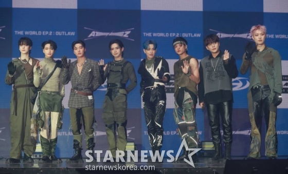 그룹 에이티즈(ATEEZ)가 15일 오후 서울 강서구 KBS 아레나에서 진행된 미니 9집 '더 월드 에피소드 2 : 아웃로우'(THE WORLD EP.2 : OUTLAW) 발매기념 쇼케이스에서 포즈를 취하고 있다. /2023.06.15 /사진=이동훈 기자 photoguy@