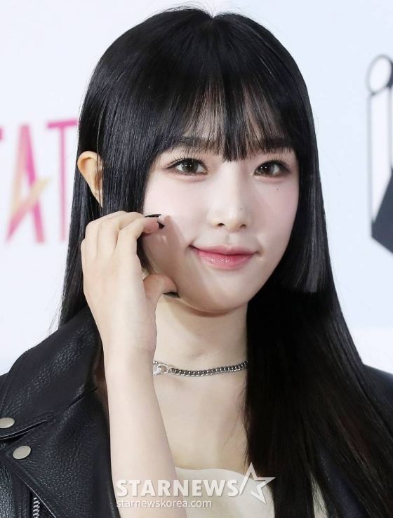 가수 최예나가 18일 오후 서울 송파구 올림픽공원 KSPO DOME에서 진행된 '써클차트 뮤직 어워즈 2022' 레드카펫 행사에 참석해 포즈를 취하고 있다. 2023.02.18 /사진=김창현 기자 chmt@