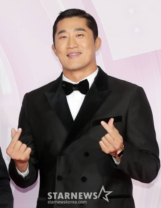 '순정 파이터' 김동현이 17일 오후 서울 마포구 상암동 SBS프리즘타워에서 진행된 '2022 SBS 연예대상'에 참석해 포즈를 취하고 있다. 2022.12.17 /사진=김창현 기자 chmt@