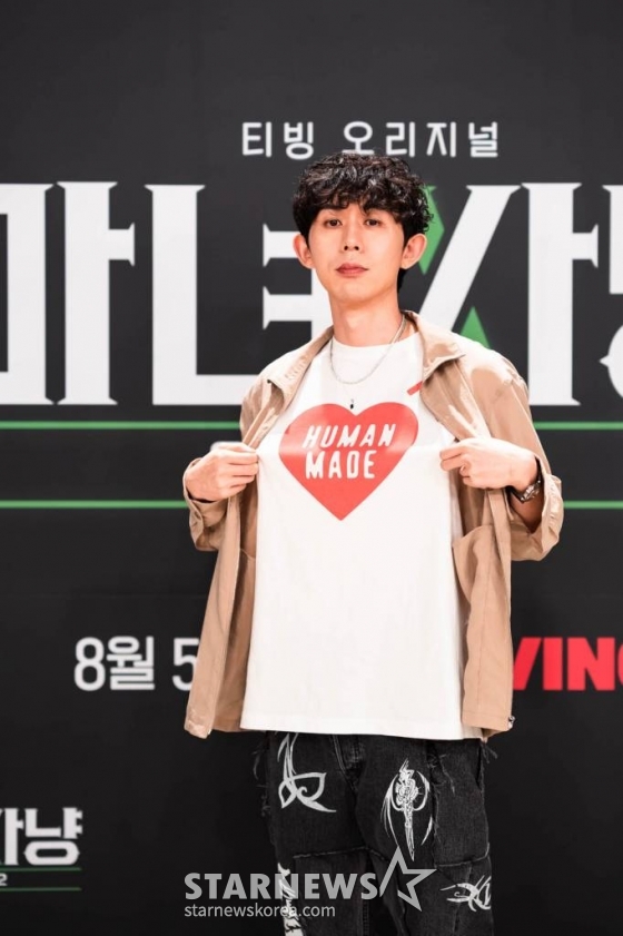 작곡가 코드 쿤스트가 4일 오후 온라인 생중계로 진행된 티빙 새 예능 '마녀사냥 2022' 제작발표회에 참석해 포즈를 취하고 있다. /사진제공=티빙 2022.08.04 /사진=이동훈 기자 photoguy@