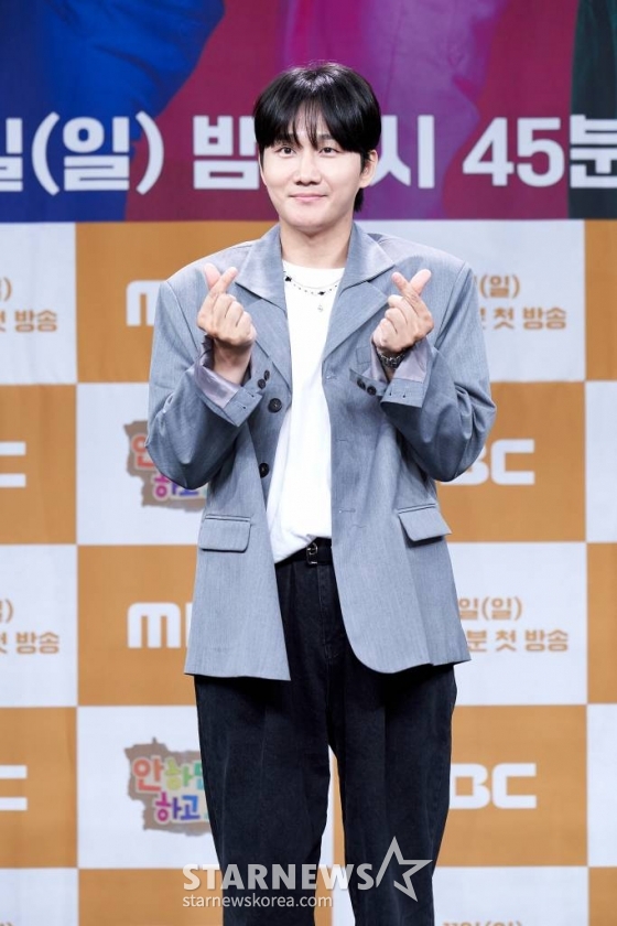 코미디언 이용진이 8일 오후 온라인으로 진행된 MBC 새 예능 '안하던 짓을 하고 그래' 제작발표회에 참석해 포즈를 취하고 있다. /사진제공=MBC 2023.06.08 /사진=이동훈 기자 photoguy@