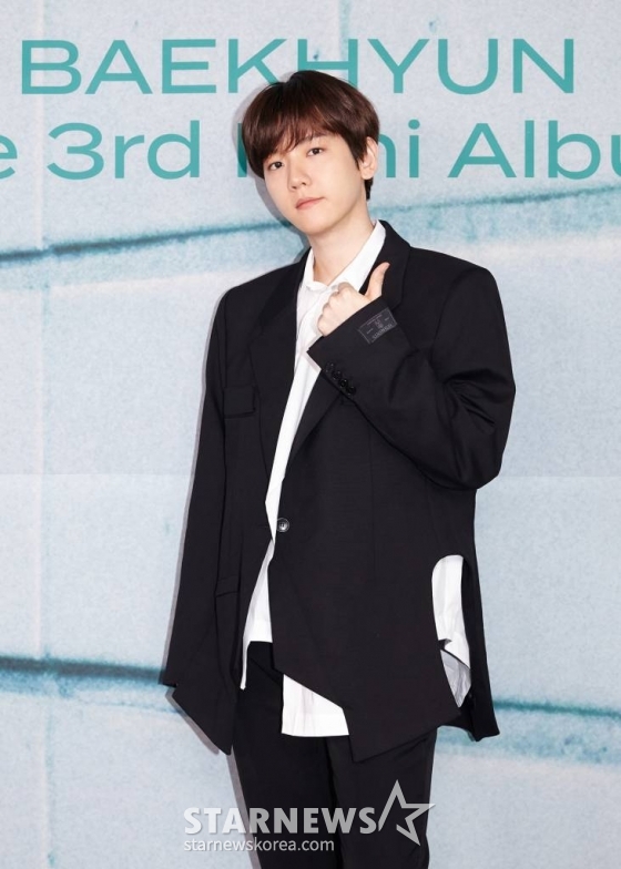 엑소(EXO) 백현이 30일 오후 온라인 생중계로 진행된 세 번째 미니앨범 ‘Bambi’ 발매 기자간담회에 앞서 포즈를 취하고 있다. /사진제공=SM엔터테인먼트 2021.03.30 /사진=이동훈 기자 photoguy@