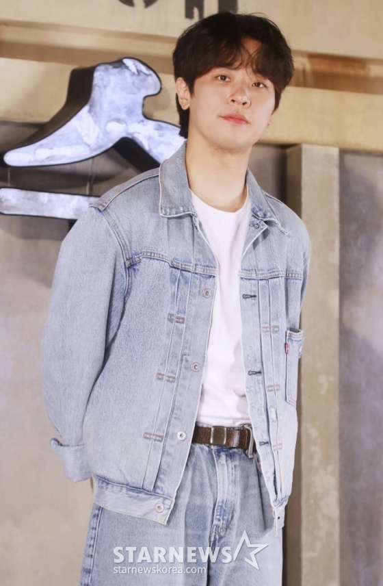 배우 박정민이 20일 오전 서울 광진구 롯데시네마 건대입구점에서 진행된 영화 '밀수'(감독 류승완) 제작발표회에 참석해 포즈를 취하고 있다. 바다에 던져진 생필품을 건지며 생계를 이어가던 사람들 앞에 일생일대의 큰 판이 벌어지면서 휘말리는 해양범죄활극 '밀수'는 7월 26일 개봉한다. /2023.06.20 /사진=이동훈 기자 photoguy@