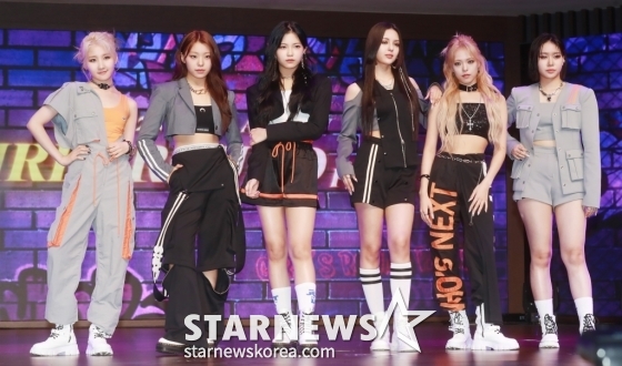 걸그룹 라필루스(Lapillus)가 21일 오후 서울 강서구 램넌트문화센터 스카이아트홀에서 진행된 두 번째 미니앨범 '걸스 라운드 파트 2'(GIRL’s ROUND Part. 2) 발매기념 쇼케이서에서 포즈를 취하고 있다. /사진=이동훈 기자