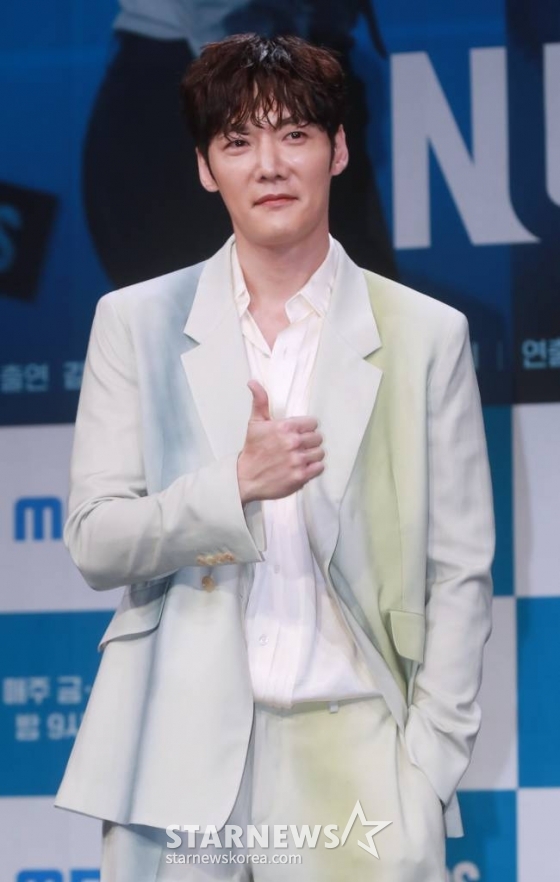 배우 최진혁이 23일 오전 서울 마포구 상암동 MBC에서 진행된 금토드라마 '넘버스 : 빌딩숲의 감시자들' 제작발표회에 참석해 포즈를 취하고 있다. 고졸 출신 회계사 장호우가 거대 회계법인의 부조리에 맞서 가장 회계사답지만 가장 회계사답지 않은 방식으로 정의를 실현해가는 휴먼 오피스 활극 '넘버스 : 빌딩숲의 감시자들'은 오늘(23)일 첫 방송된다. /2023.06.23 /사진=이동훈 기자 photoguy@