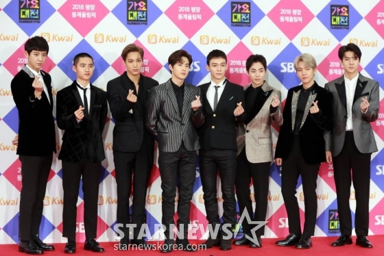 25일 오후 서울 구로구 고척스카이돔에서 열린 '2017 SBS 가요대전'에 참석해 포즈를 취하고 있다. /사진=임성균 기자 tjdrbs23@