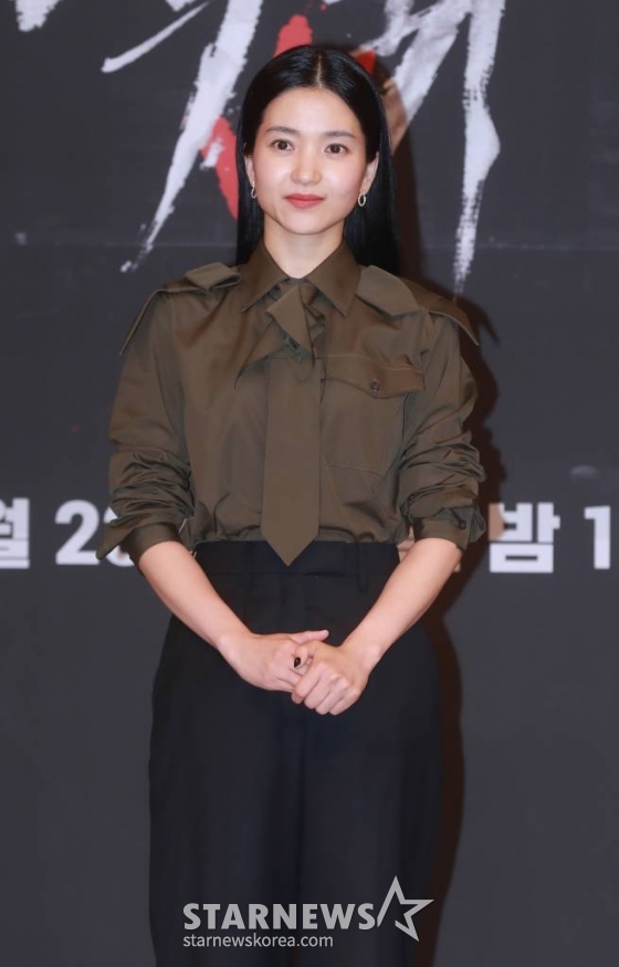 배우 김태리가 21일 오후 서울 목동 SBS에서 진행된 금토드라마 '악귀' 제작발표회에 참석해 포즈를 취하고 있다. 악귀에 씐 여자와 그 악귀를 볼 수 있는 남자가 의문의 죽음을 파헤치는 한국형 오컬트 미스터리 '악귀'는 오늘(23일) 첫 방송된다. /2023.06.23 /사진=이동훈 기자 photoguy@