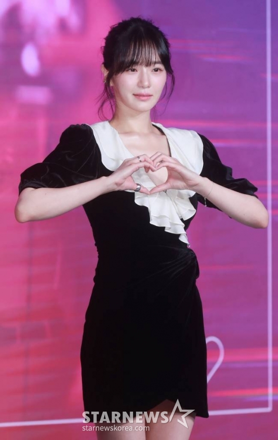 배우 박규영이 26일 오전 서울 마포구 호텔 나루에서 진행된 넷플릭스 오리지널 시리즈 '셀러브리티' 제작발표회에 참석해 포즈를 취하고 있다. 유명해지기만 하면 돈이 되는 세계에 뛰어든 아리가 마주한 셀럽들의 화려하고도 치열한 민낯을 그린 넷플릭스 시리즈 셀러브리티'는 오는 30일 공개된다. /2023.06.26 /사진=이동훈 기자 photoguy@