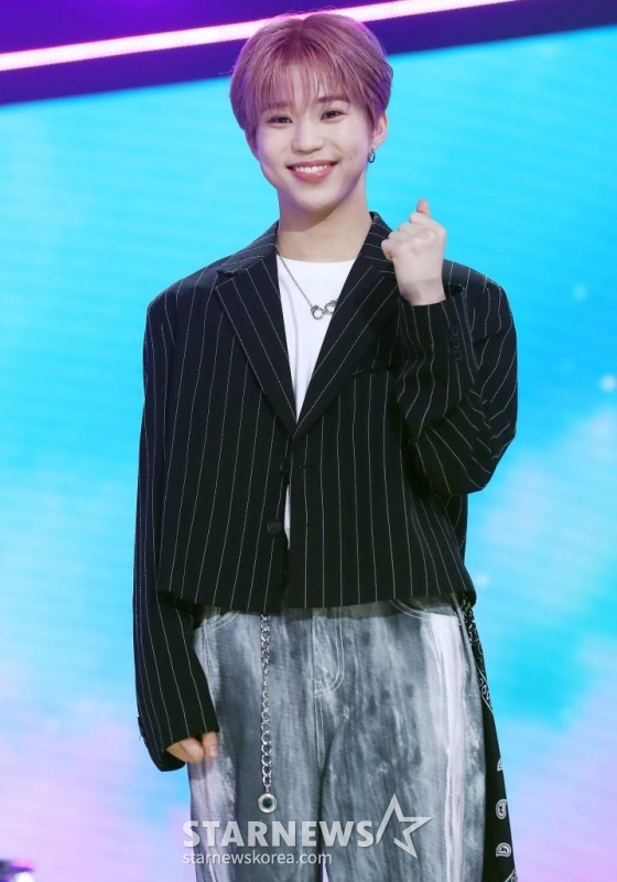 신인 밴드 하이파이 유니콘(Hi-Fi Un!corn) 슈토가 26일 오후 서울 마포구 상암동 SBS프리즘타워에서 진행된 디지털 싱글 '오버 더 레인보우(Over the Rainbow)' 발매 기념 쇼케이스에 참석해 포즈를 취하고 있다. '오버 더 레인보우'는 비가 내린 뒤에 예쁜 무지개가 나타나듯이 어려움 앞에 큰 행복이 기다리고 있을 것이라는 희망을 노래한 곡이다. 2023.06.26 /사진=김창현 기자 chmt@