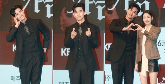 배우 옥택연이 26일 오후 서울 구로구 더 세인트에서 진행된 KBS 월화드라마 '가슴이 뛴다' 제작발표회에 참석해 포즈를 취하고 있다. 100년 중 하루 차이로 인간이 되지 못한 반인 뱀파이어 선우혈과 인간미라고는 찾아볼 수 없는 여자 주인해가 어쩌다 동거를 시작하며, 진정한 온기를 찾아가는 아찔한 목숨 담보 공생 로맨스 드라마 '가슴이 뛴다'는 오늘(26일) 첫 방송된다. /2023.06.26 /사진=이동훈 기자 photoguy@