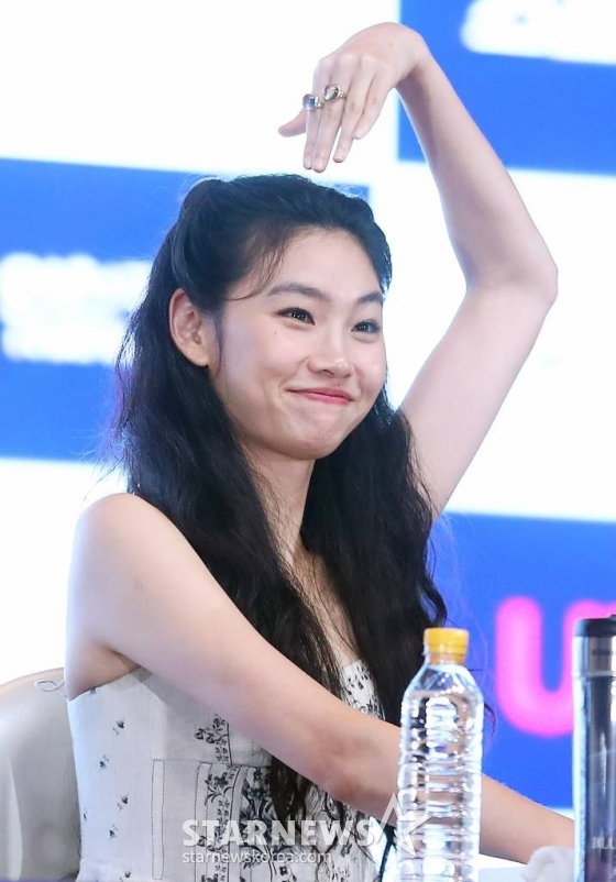 배우 정호연이 27일 오후 인천 연수구 인천글로벌캠퍼스에서 열린 제2회 청룡시리즈어워즈 핸드프린팅 행사에 참석해 포즈를 취하고 있다. 2023.06.27 /사진=김창현 기자 chmt@