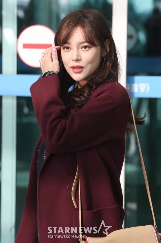 배우 박시연이 화보촬영차 1일 오후 인천국제공항을 통해 인도네시아로 출국하고 있다. /사진=인천국제공항=이기범 기자 leekb@